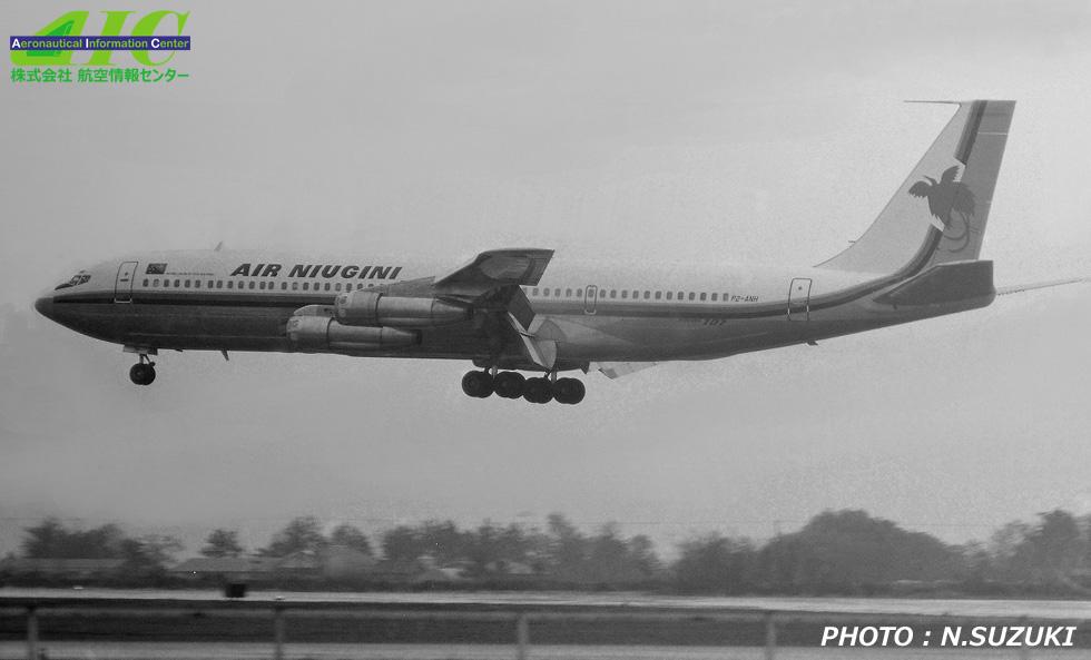 ボーイング707-300C　19294/550　P2-ANH　エアニュギニー（1978年　鹿児島空港）