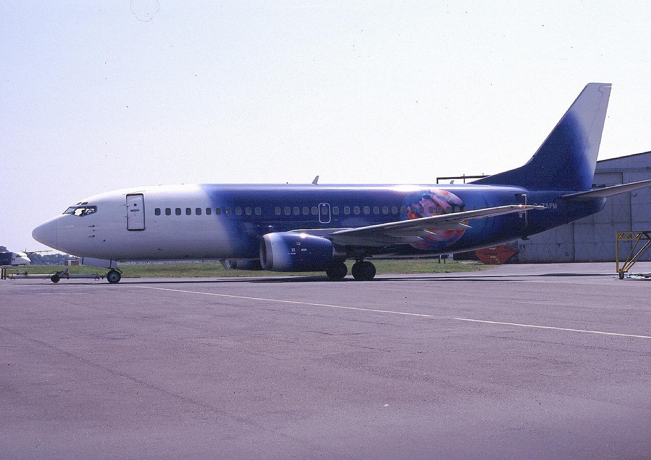 ボーイング737-300　27285/2608　G-ZAPM タイタンエアウェイズ（2000年　スタンステッド空港）